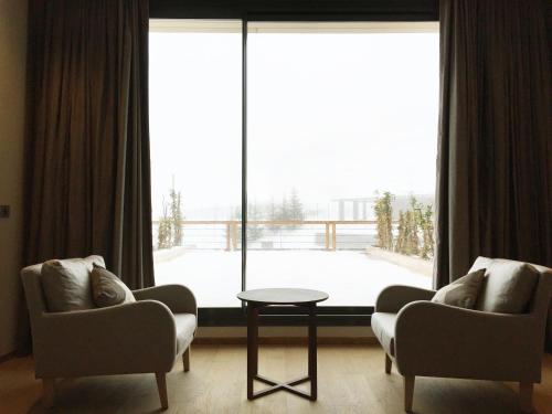 Χώρος καθιστικού στο Le Grand Chalet Zaarour