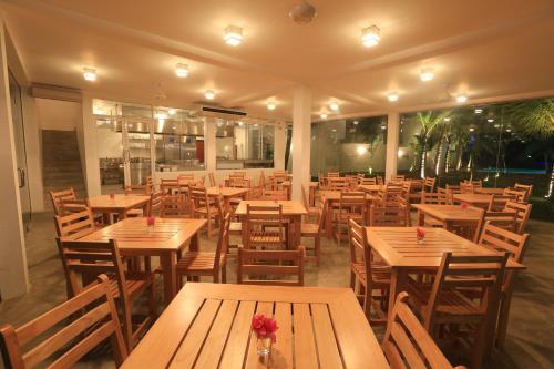 Restaurace v ubytování Arugambay Roccos