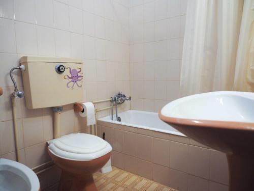 Phòng tắm tại Oporto Beach House