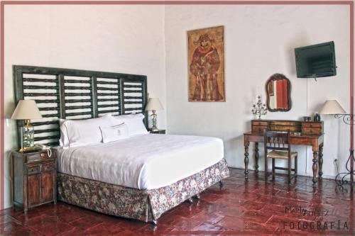 Ένα ή περισσότερα κρεβάτια σε δωμάτιο στο Hotel Casa Colonial - Adults Only