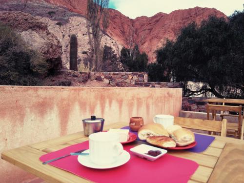 En generel udsigt til bjerge eller udsigt til bjerge taget fra pensionatet