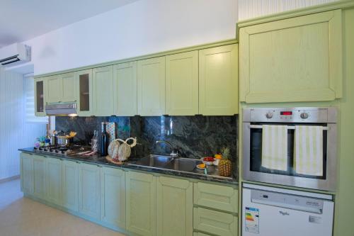 Η κουζίνα ή μικρή κουζίνα στο Appartamenti Aria di Verde