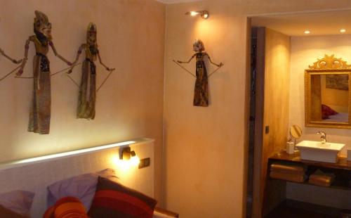 a bathroom with two statues of women hanging on the wall at Casa Rural Usategieta in Genevilla