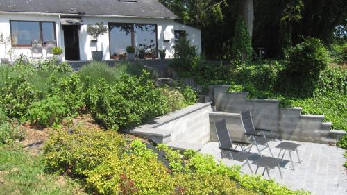 Ein Garten an der Unterkunft La Lune d'Or
