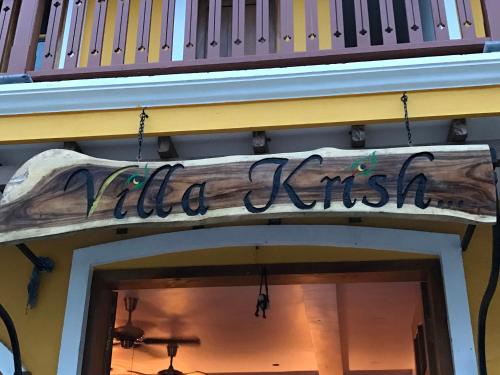 Villa Krishに飾ってある許可証、賞状、看板またはその他の書類