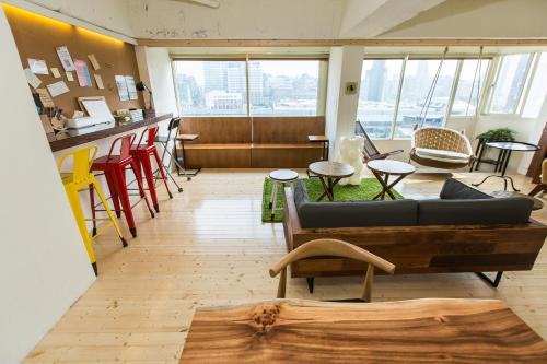 Un lugar para sentarse en Mr. Lobster’s Secret Den design hostel