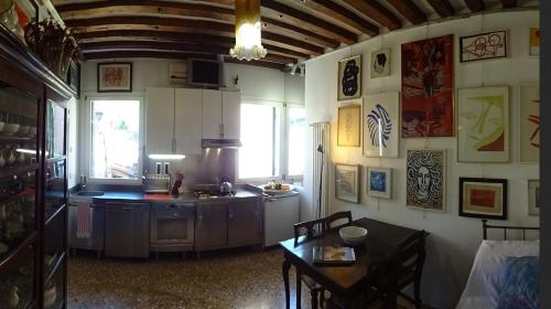 a kitchen with a table and a counter top at Artist House in Venice