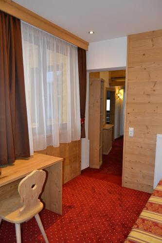 a room with a wooden desk and a chair at Häuslerhof in Maranza