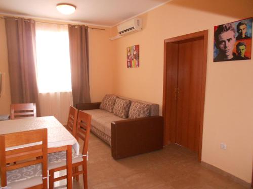 Posedenie v ubytovaní Apartments Burazer