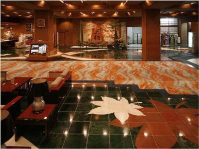 a lobby of a hotel with a large lobbyasteryasteryasteryasteryasteryasteryastery at Hotel Ohsho in Tendo