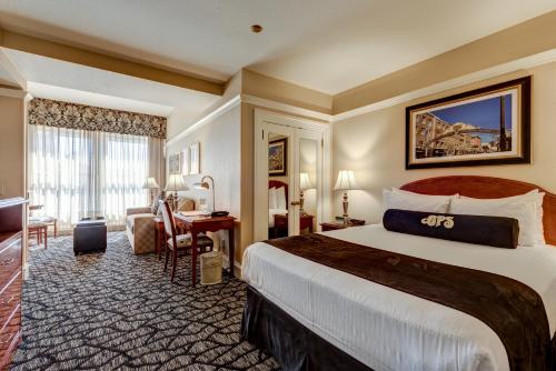 Gaslamp Plaza Suites Image