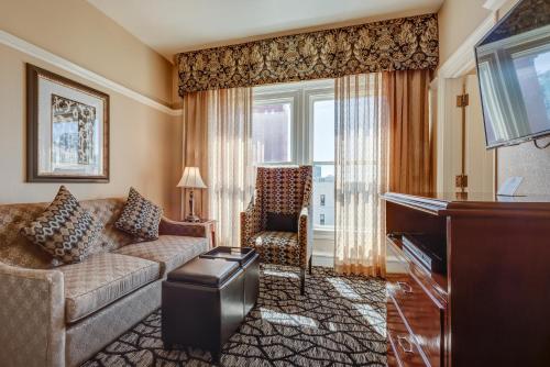 Gaslamp Plaza Suites Image