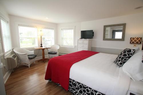 Postel nebo postele na pokoji v ubytování Glen Cove Inn & Suites Rockport