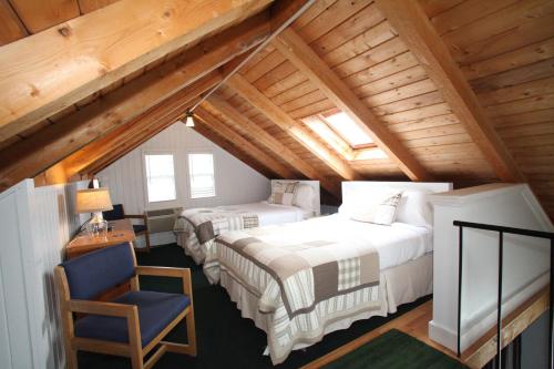Postel nebo postele na pokoji v ubytování Glen Cove Inn & Suites Rockport