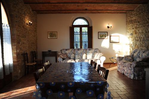 a living room with a table and a couch at Agriturismo La Peschiera in Casole dʼElsa