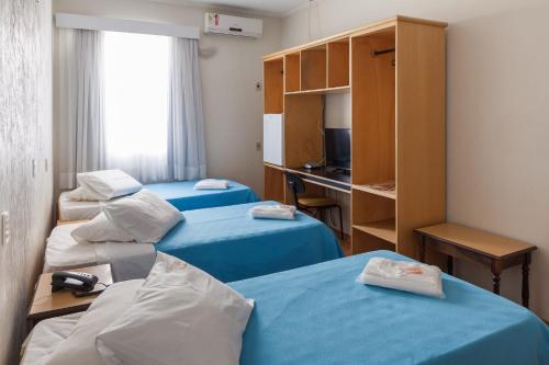 Un pat sau paturi într-o cameră la Hotel Casablanca