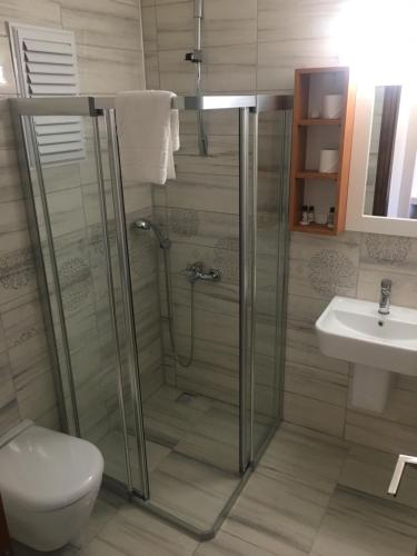 A bathroom at Elegance Hotel Kemer