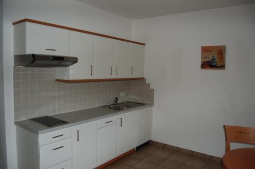 Ett kök eller pentry på Appartementhaus Am Waalweg