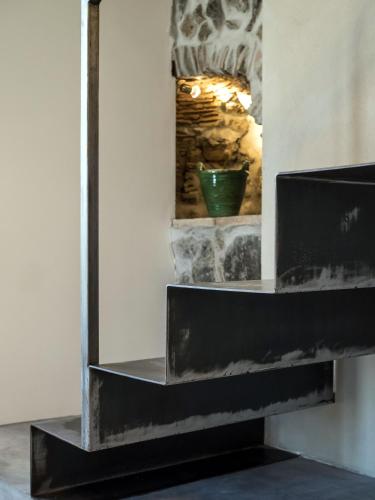 a metal shelf in a room with a fireplace at Talè Restaurant & Suite in Piedimonte Etneo