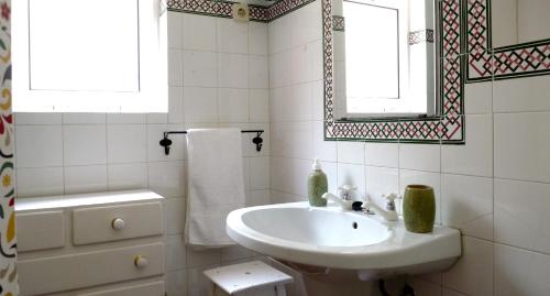 Een badkamer bij Casa dos Mangues