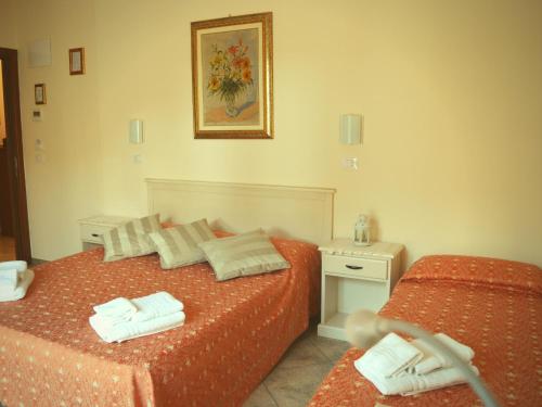 a bedroom with two beds with towels on them at Hotel Franca in Milano Marittima