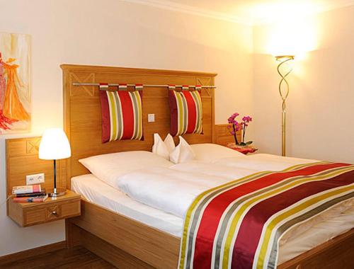 A bed or beds in a room at Landidyll Hotel Restaurant Birkenhof