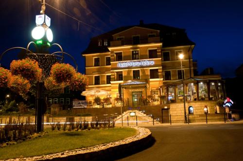a building with a street light in front of it at Hotel Maria Helena in Szczawno-Zdrój