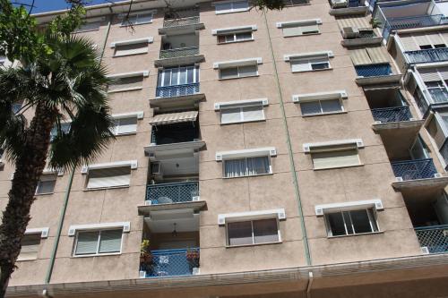 Ana's Apartment parking gratuito