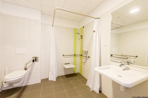 Vonios kambarys apgyvendinimo įstaigoje Gîte Kaleo Eupen Jugendherberge