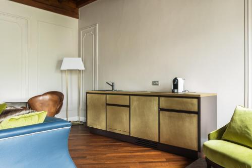 Кровать или кровати в номере Piazza Cavour - Lake view Apartment