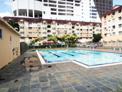 a large swimming pool in front of a building at G2 Holiday Apartment in Melaka