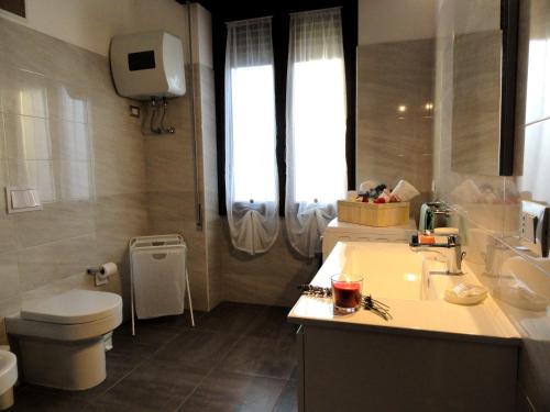 A bathroom at Appartamento Celeste