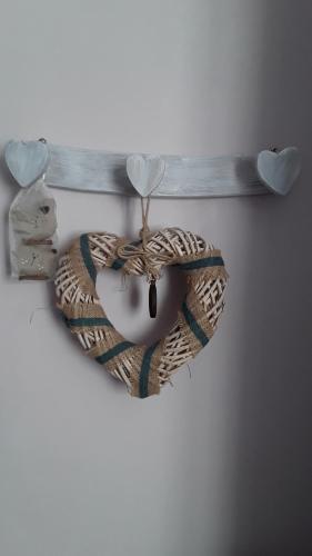 a heart shaped towel holder on a wall at B&B Cà dal Busc in Sostegno