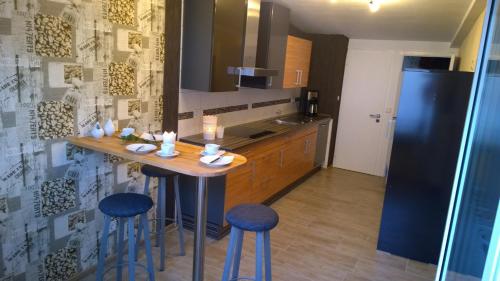 Η κουζίνα ή μικρή κουζίνα στο Ferienwohnung Kylltal