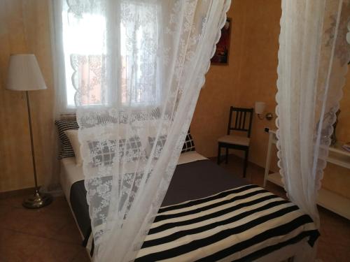 Ένα ή περισσότερα κρεβάτια σε δωμάτιο στο Villa Carlini