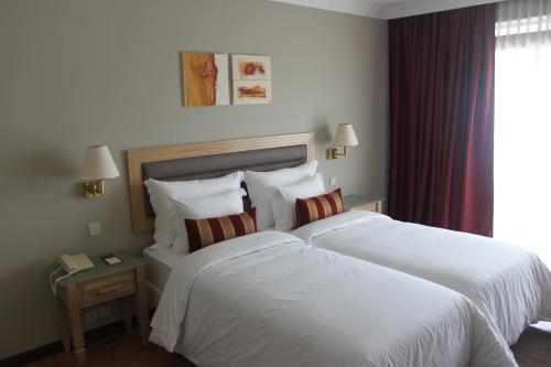 a hotel room with two beds and a window at Hotel Suave Mar in Esposende