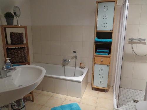 Bilik mandi di Ferienwohnung Marschblick