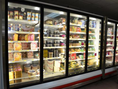 Supermarket nebo jiné obchody v  hotelu nebo okolí
