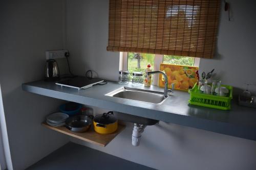 Dapur atau dapur kecil di Tigraviers Bed & Breakfast