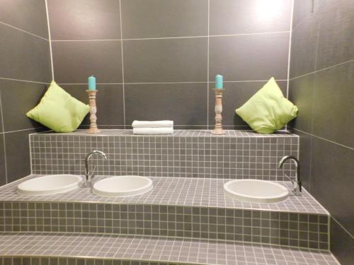 Ένα μπάνιο στο Suite Hotel Villa Erika