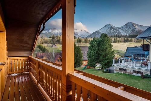 a balcony with a view of the mountains from a cabin at Chata Adamec in Ždiar