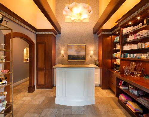 a tasting room with a counter in a pharmacy at Lafayette Park Hotel & Spa in Lafayette