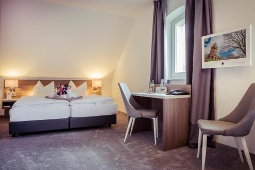 Postel nebo postele na pokoji v ubytování Hotel am Rugard