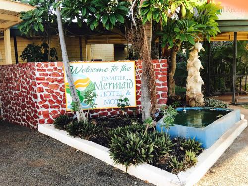 Κήπος έξω από το Dampier Mermaid Hotel Karratha