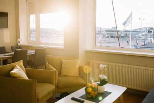 a waiting room with chairs and a table and a window at Hestia Apartments Seaport in Tallinn