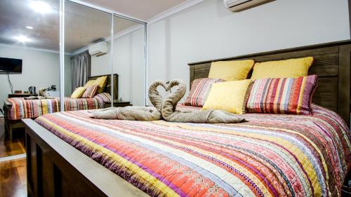 Ένα ή περισσότερα κρεβάτια σε δωμάτιο στο Mullaloo B & B