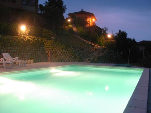 Piscina en o cerca de Bricco Dei Ciliegi