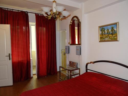 Łóżko lub łóżka w pokoju w obiekcie Vila Smarald Apartments