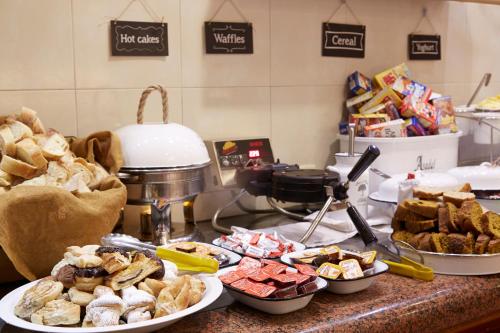 Comida en o cerca de este hotel