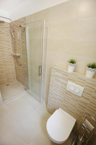Bilik mandi di Apartments Madison
